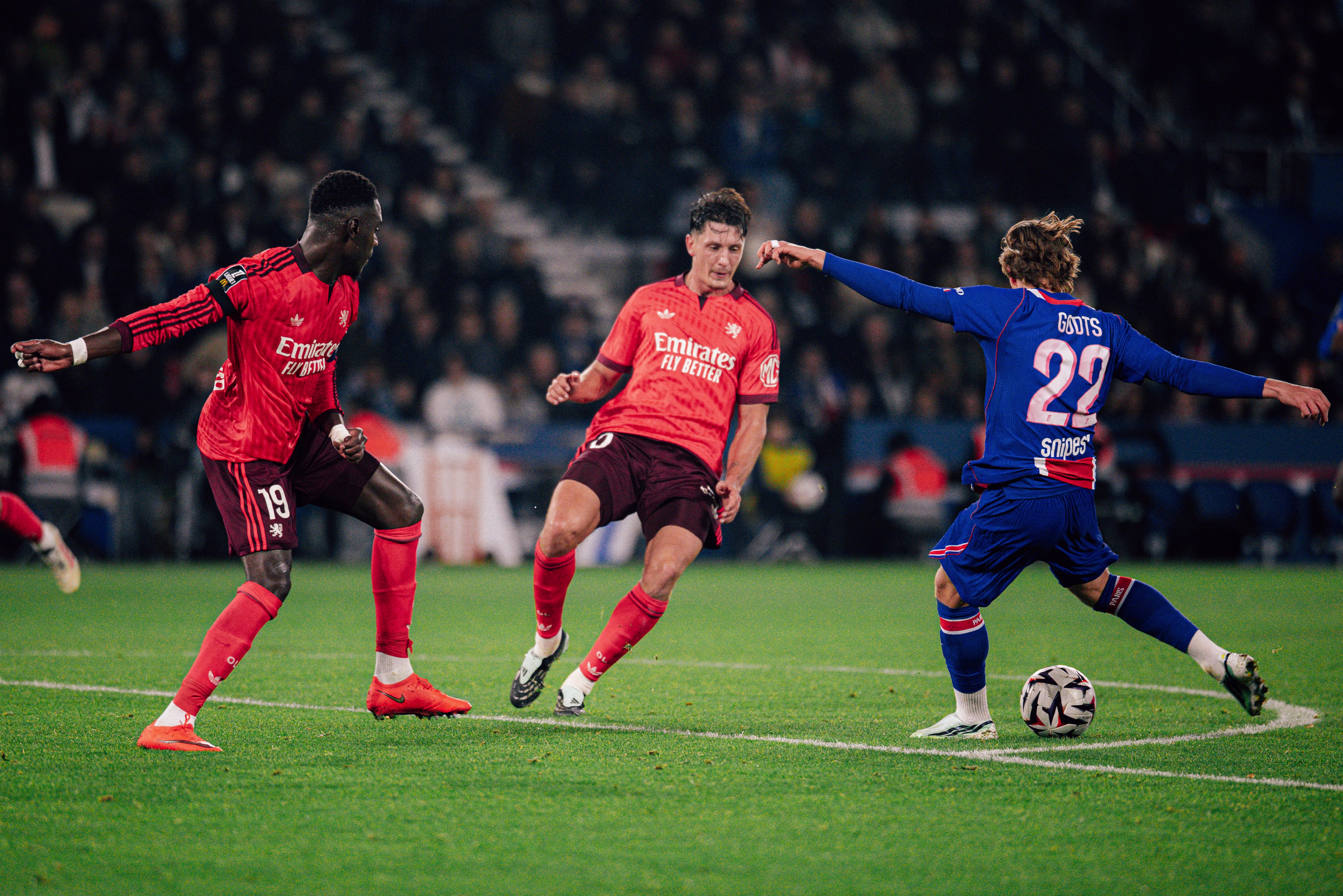 Mika Godts qui fait le break après sa passe décisif, c'est son but