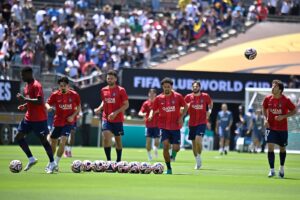 Marquinhos lance les consignes avant la rencontre 