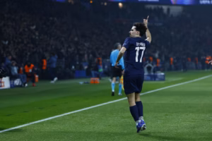 Vitinha qui ouvre le score vs Newcastle
