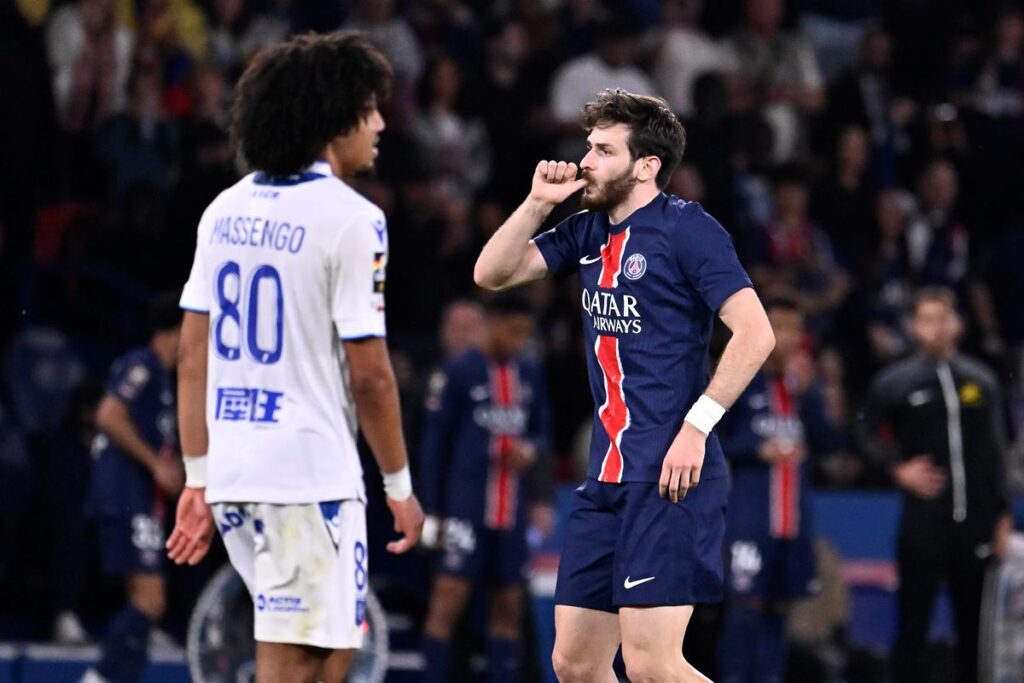 Kvaratskhelia buteur face à Auxerrre