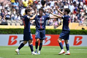 Kang-In Lee qui ne tremble pas et prend Oblak à contre-pied