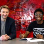 Axel Tape signe au Bayer Leverkusen