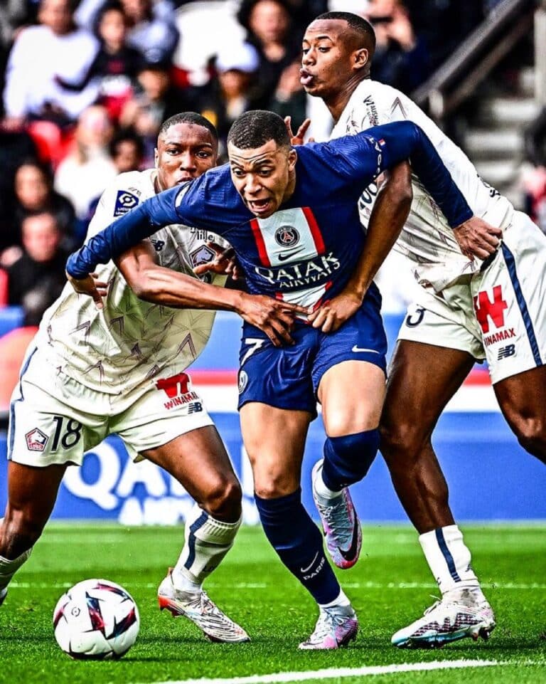 Kylian Mbappé porte plainte contre X