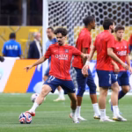 Vitinha en course pour le ballon avant PSG VS Inter mIAMI
