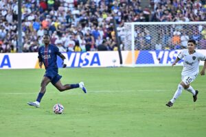 Willian Pacho face à Botafogo