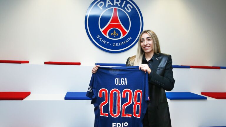Officialisation d'Olga Carmona avec les Parisiennes