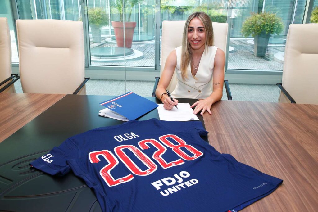 Olga Carmona très heureuse de signer à Paris