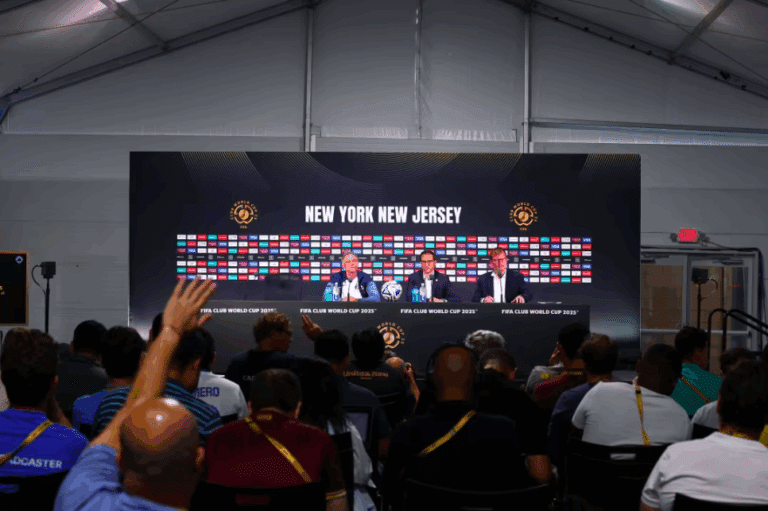 Luis Enrique en conférence de presse avant la finale de Coupe du Monde des Clubs face à Chelsea