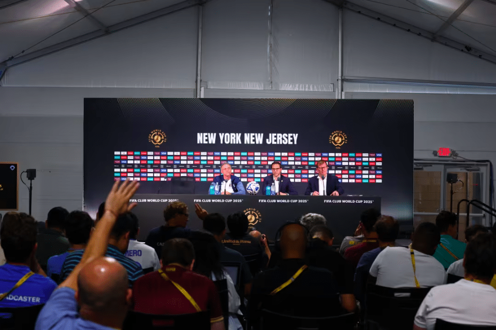 Luis Enrique en conférence de presse avant la finale de Coupe du Monde des Clubs face à Chelsea