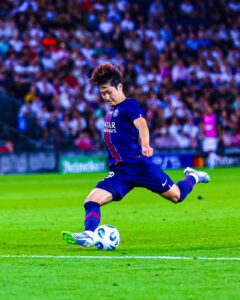 Lee Kang-In réduit le score contre Tottenham