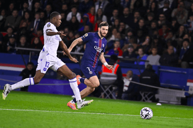 Kvicha Kvaratskhelia absent du groupe qui affrontera le FC Barcelone demain à 21h00.