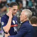 Adrien Rabiot (à gauche) et Didier Deschamps ont été hués par le public du Parc des Princes à l'occasion de France-Islande (2-1).