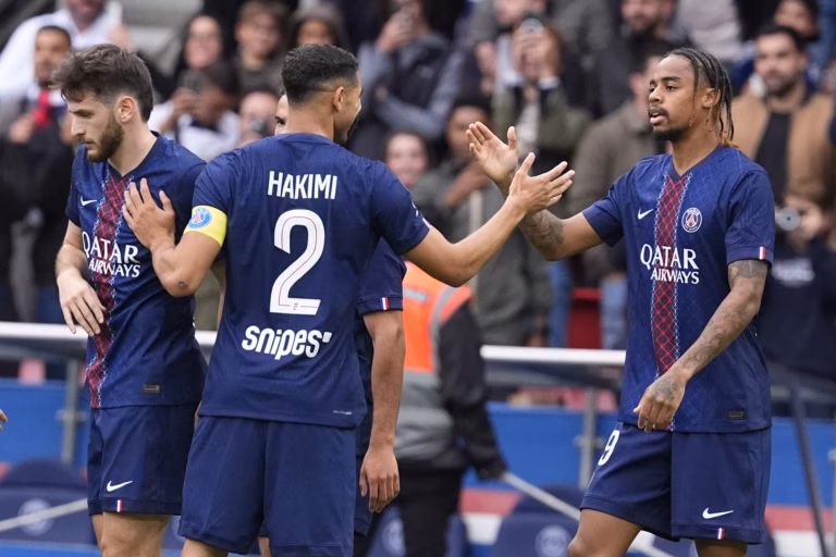PSG ouvre le score contre Lens