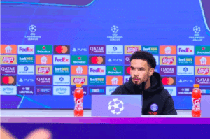 Warren Zaïre-Emery en conférence de presse à l'approche de la rencontre face au Bayer Leverkusen