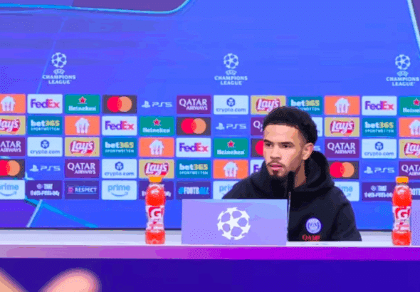 Warren Zaïre-Emery en conférence de presse à l'approche de la rencontre face au Bayer Leverkusen