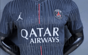 Footy Headlines dévoile en exclusivité le quatrième maillot du PSG