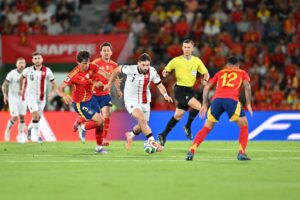 Khvicha Kvaratskhelia a été étouffé par la Roja.