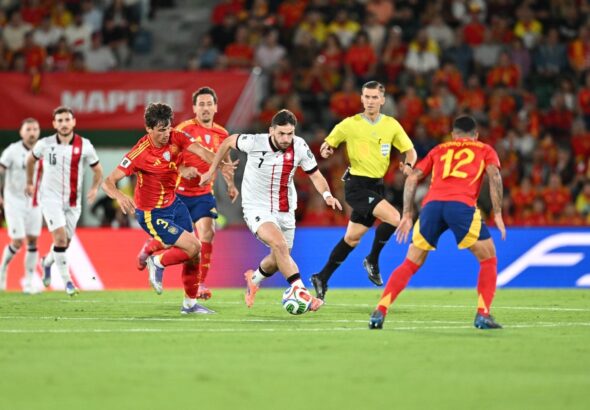 Khvicha Kvaratskhelia a été étouffé par la Roja.