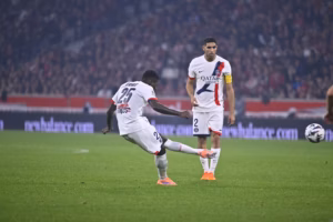 Coup-franc exceptionnel de Nuno Mendes