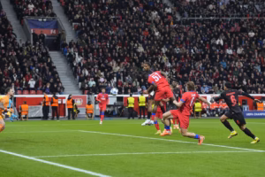 Willian Pacho qui conclut et qui marque son 1er but sous les couleurs parisiennes