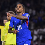 Bradley Barcola contre l'Ukraine