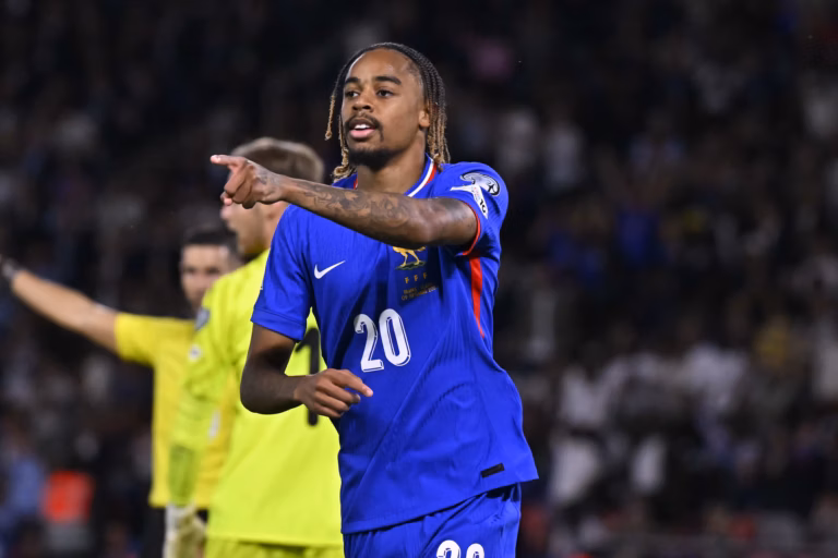 Bradley Barcola contre l'Ukraine