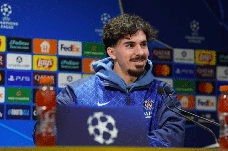 Vitinha en conférence de presse à la veille de la rencontre face au Bayern Munich