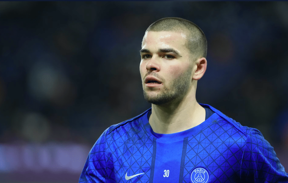 Lucas Chevalier à l'échauffement avant PSG - Le Havre