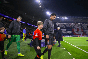 Marquinhos, figure incontournable du PSG, lors de son 500ᵉ match en Rouge et Bleu