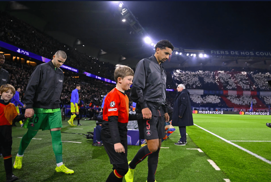 Marquinhos, figure incontournable du PSG, lors de son 500ᵉ match en Rouge et Bleu