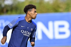 Désiré Doué devrait reprendre l'entraînement dès la semaine prochaine.