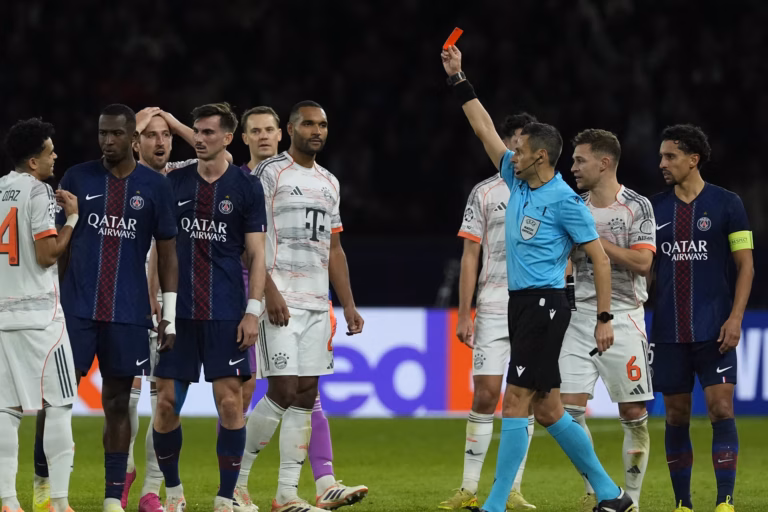 Le PSG a repris espoir avec le carton rouge écopé par Luis Diaz avant la mi-temps.