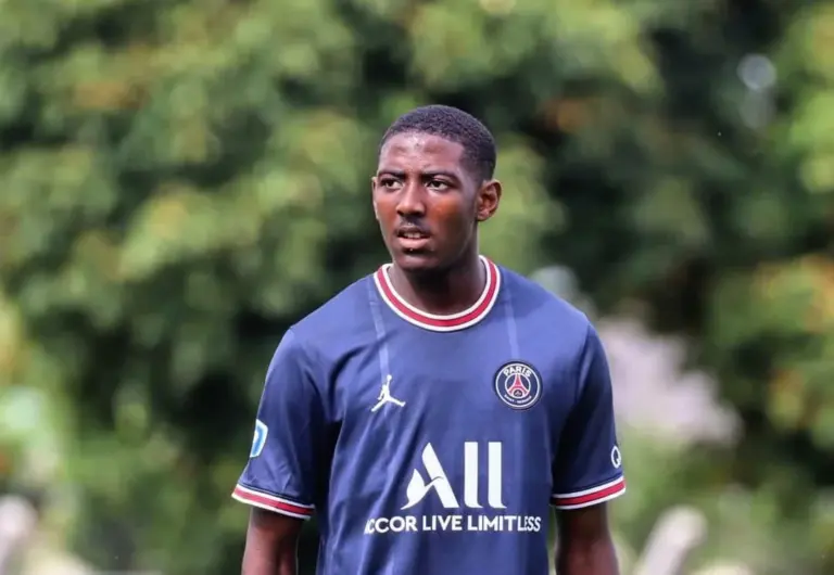 Ayman-Kari-met en suspens sa carrière