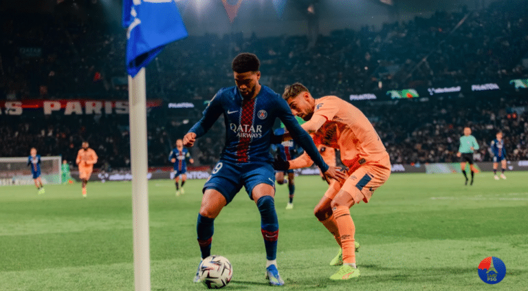 Ibrahim Mbaye face au Havre le 22 novembre 2025 au Parc des Princes. LMDPSG / Mael Jegou.