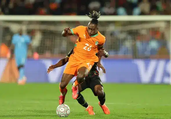 Yan Diomandé sous les couleurs de la Côte d’Ivoire à la CAN, suivi de près par le PSG