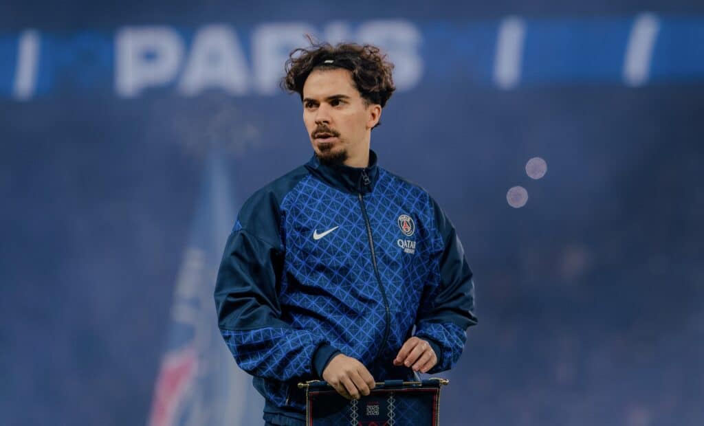 Vitinha élu personnalité de l'année 2025 par le journal A Bola. LMDPSG / Mael Jegou.