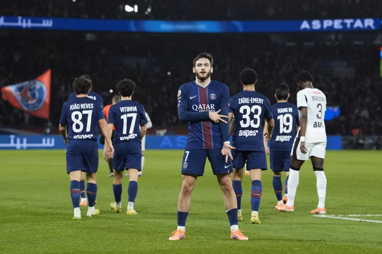 Kvaratskhelia a brillé avec un doublé face à Rennes (5-0)