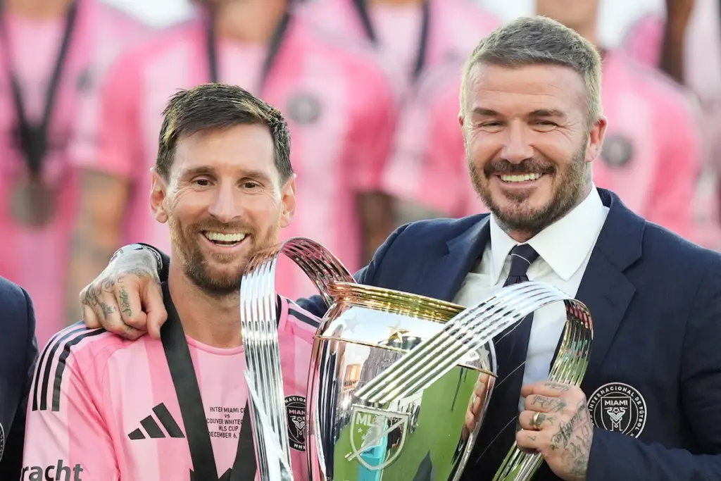 Les anciens du PSG Lionel Messi et David Beckham ont guidé l'Inter Miami sur le toit de l'Amérique