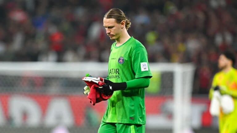 Matvey Safonov absent pour un mois environ