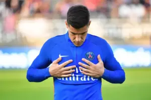Yuri Berchiche sous le maillot du PSG lors de la saison 2017-2018, un passage qu’il qualifie encore aujourd’hui de « rêve »
