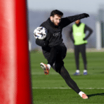 Kvicha Kvaratskhelia dans le groupe avant la réception du Paris FC au Parc des Princes