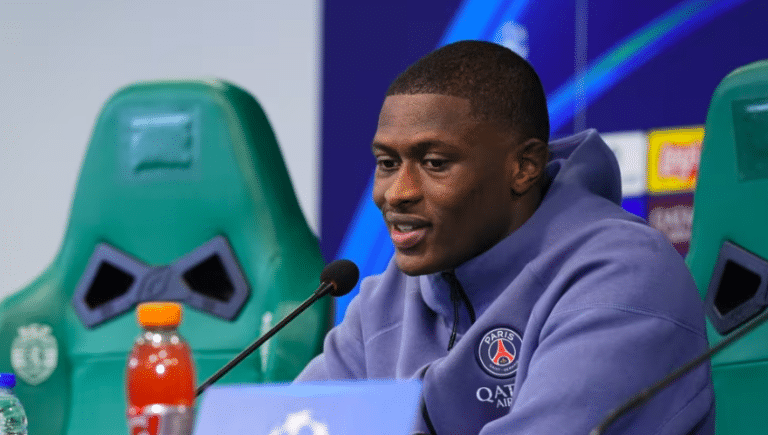 Nuno Mendes en conférence de presse à la veille de la rencontre face au Sporting Portugal