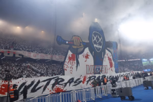 La tribune Auteuil sera sanctionné de 2 huis clos partielle suite aux incidents lors du Classique