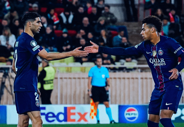 Achraf Hakimi et Désiré Doué célèbrent face à l'AS Monaco. A. MEUNIER/G. GERVOT