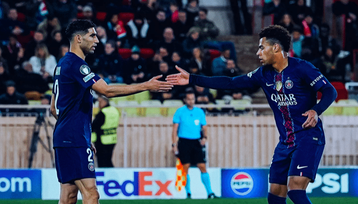 Achraf Hakimi et Désiré Doué célèbrent face à l'AS Monaco. A. MEUNIER/G. GERVOT