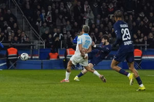 Kvaratskhelia d'une demi-volée sublime c'est une démonstration