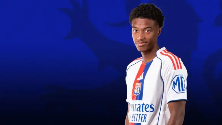 Noham Kamara signe à l'OL