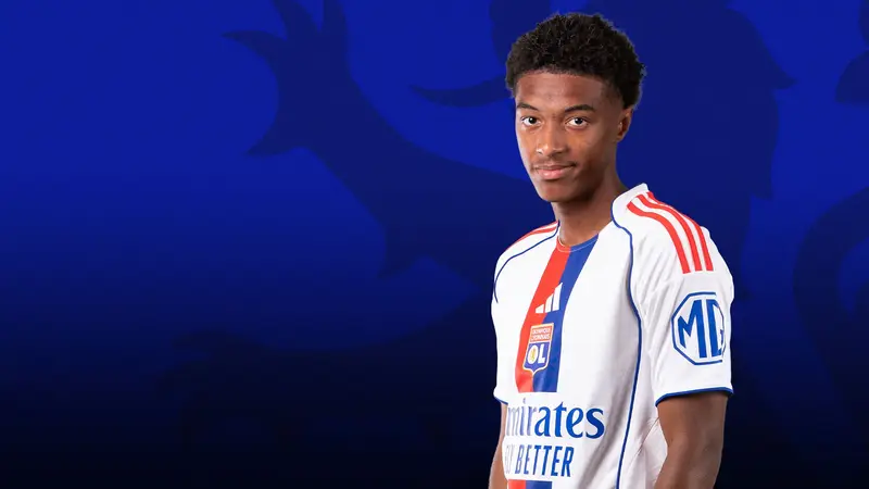 Noham Kamara signe à l'OL