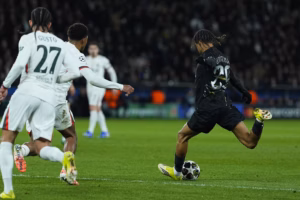 Bradley Barcola qui lance les Parisiens 