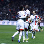 Nuno Mendes qui transforme le penalty obtenu par Doué, ca fait 1-0 pour Paris